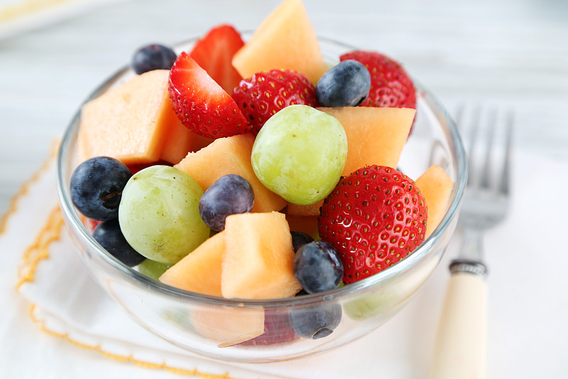 水果沙拉,早餐,桌子,水平画幅,水果,无人,盘子,2015年,葡萄,草莓