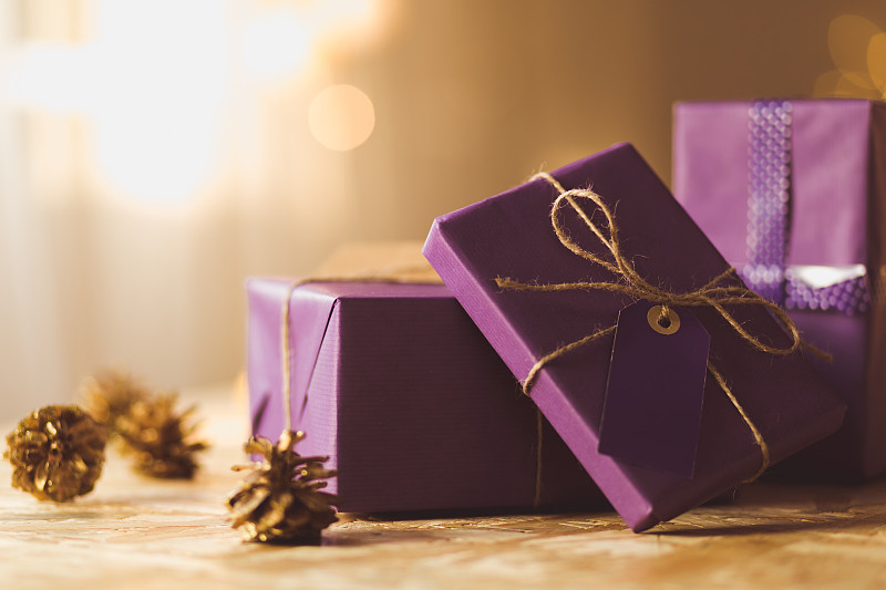 裹住,礼物,紫色,纸,水平画幅,蝴蝶结,线绳,圣诞礼物,冬天
