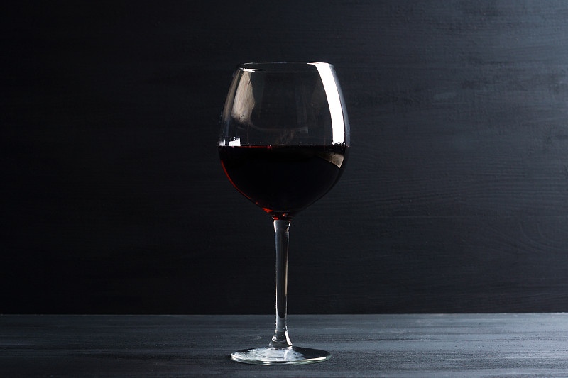 葡萄酒,玻璃杯,红葡萄酒,葡萄酒杯,暗色,玻璃,黑色,莫尔乐葡萄,波尔多,桌子