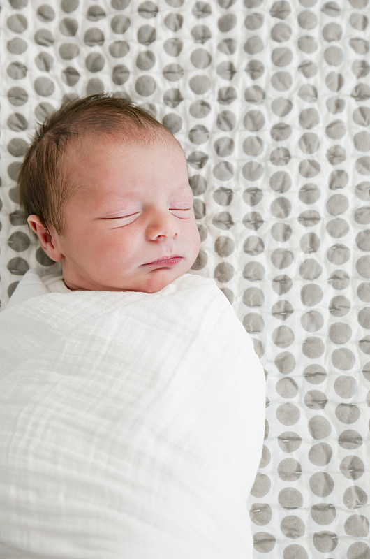 新生儿,婴儿毯,裹毯,婴儿,垂直画幅,新的,小的,人,男性,脆弱