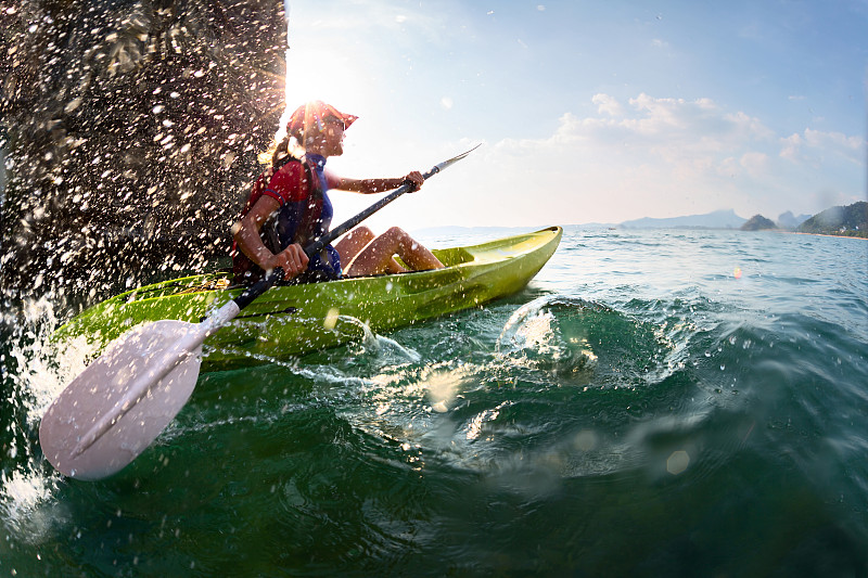 皮划艇,女人,划独木舟,皮船,奥南湾,休闲活动,休闲追求,水下,劈腿,划船比赛