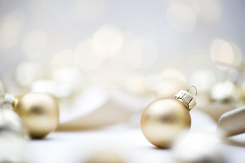 圣诞球,圣诞装饰,圣诞礼物,圣诞小彩灯,金色,照明设备,桌子,球体,灵性