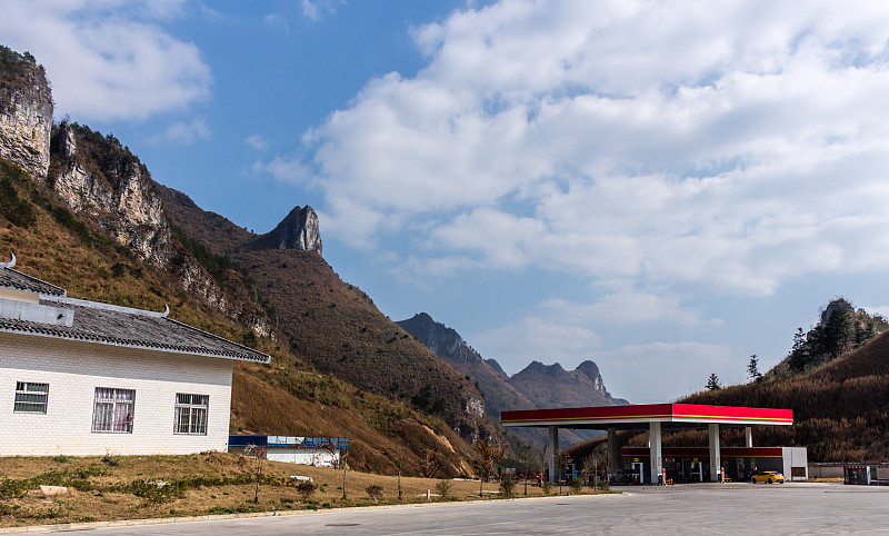 加油站,中国,山脉,休息区,加油机,天空,水平画幅,无人,蓝色,偏远的