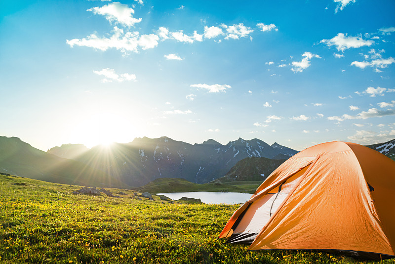 山脉,帐篷,太阳,徒步旅行,山,休闲活动,水平画幅,无人,夏天,户外