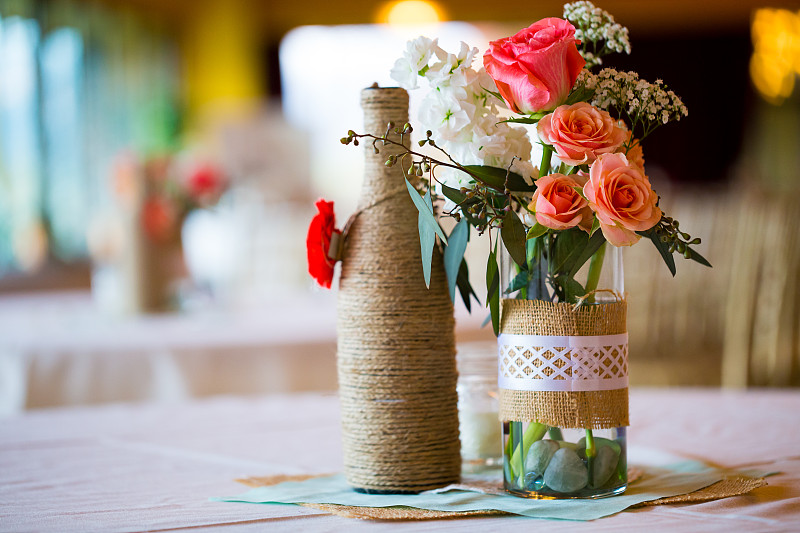 桌子,结婚宴会,中心装饰品,自己动手,装饰物,美,水平画幅,时尚,玫瑰,线绳