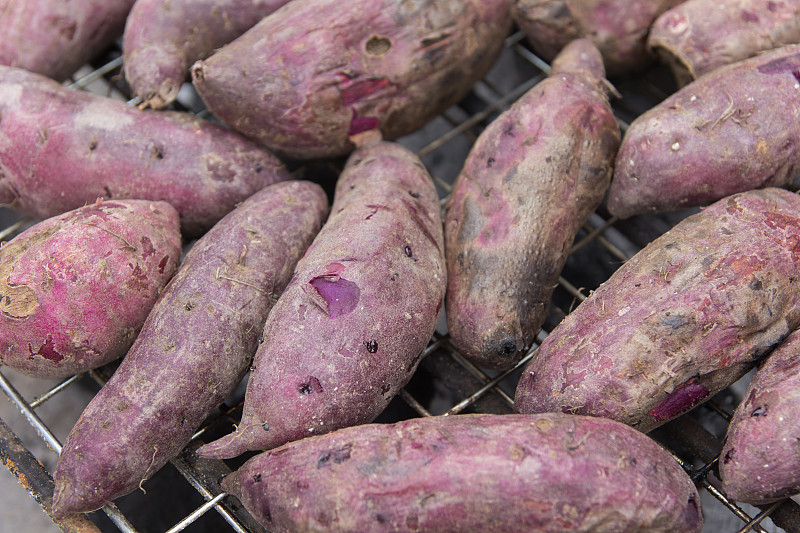 紫薯,马铃薯,水平画幅,水果,甜食,红色,烤的,煮熟,燃烧,摄影