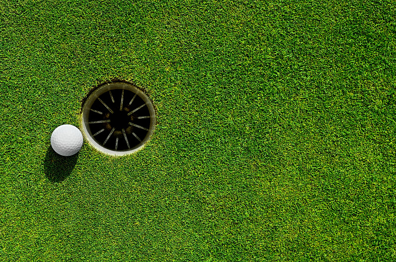 洞,球洞区,高尔夫球运动,打球入洞,高尔夫球,概念和主题,球,休闲活动,水平画幅,绿色