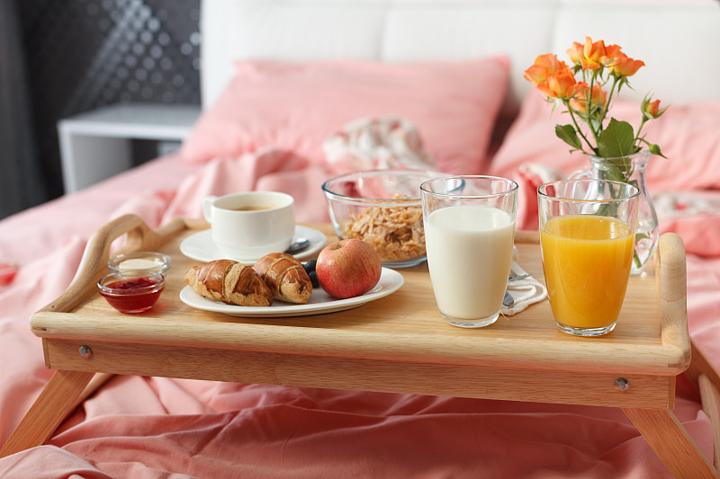 早餐,床,上菜,客房服务,餐盘,水平画幅,无人,牛角面包,早晨,法式食品