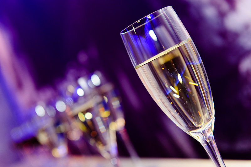 香槟杯,香槟地区,香槟,水晶玻璃器皿,约会之夜,玻璃,玻璃杯,调酒师,葡萄酒,休闲活动