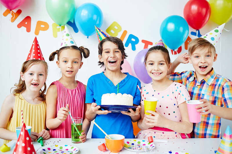生日,水平画幅,蛋糕,甜点心,青年人,友谊,男孩,儿童,桌子,小的