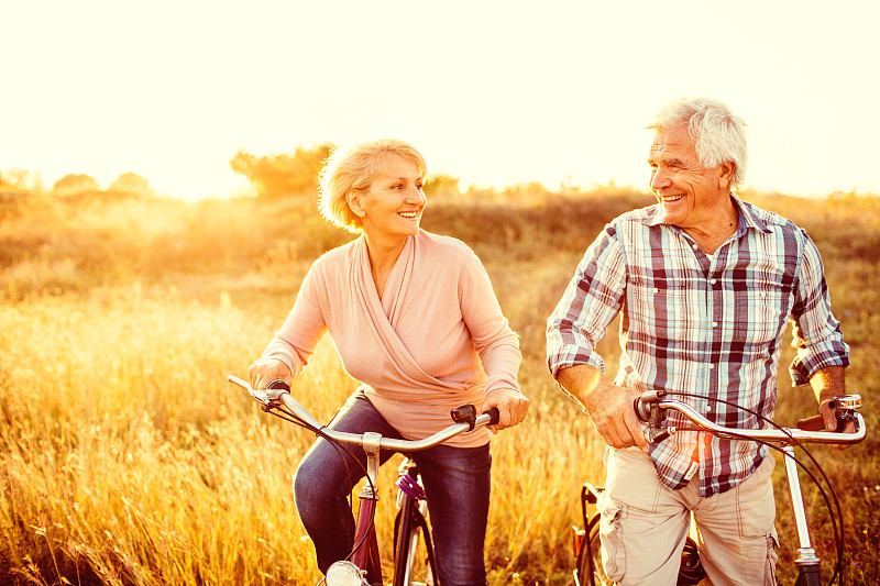 动作,中老年伴侣,永远年轻,老年伴侣,活力,日光,松弛练习,中老年人,太阳,自行车