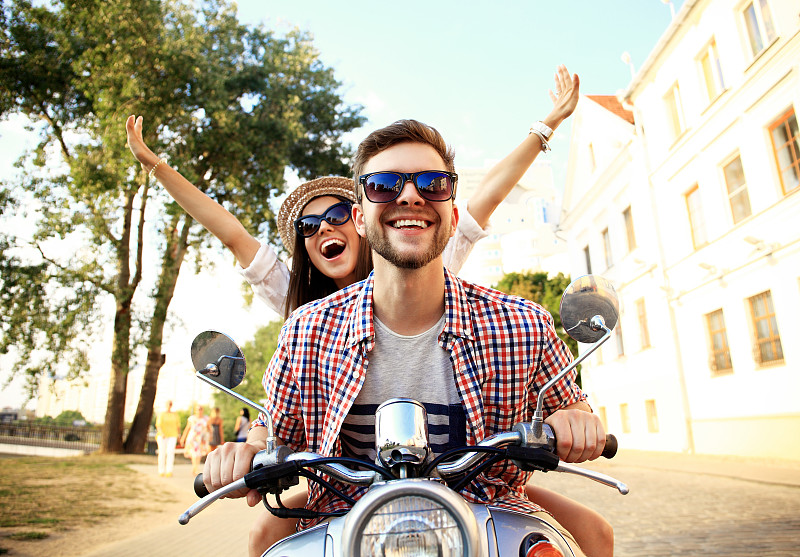 幸福,小型摩托车,自驾游,注视镜头,青年伴侣,旅途,脚踏车,热情,家庭,极限运动