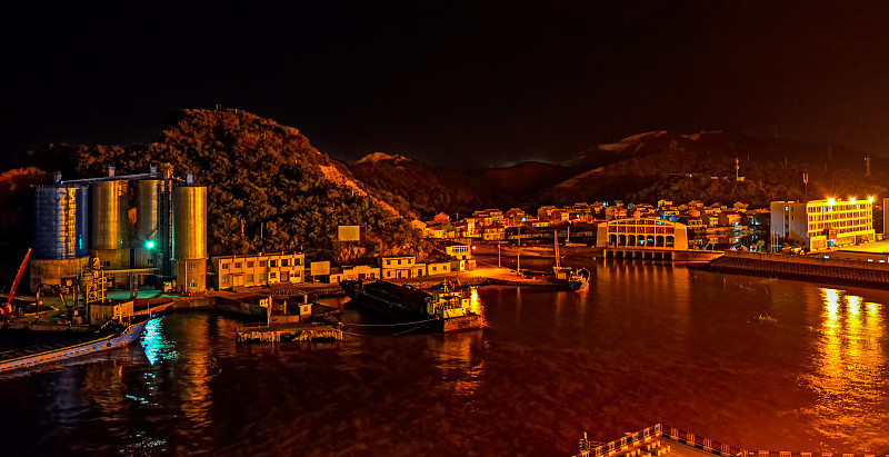 海港,中国,岛,平衡折角灯,小的,宁波市,驳船,水平画幅,工业船,夜晚