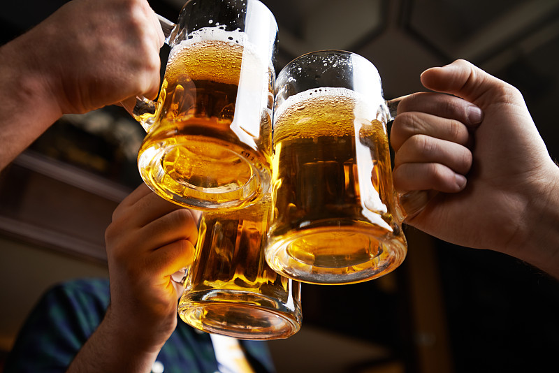 啤酒,啤酒杯,品脱酒杯,酒馆,快乐时光,含酒精饮料,男性友谊,泡沫饮料,饮料