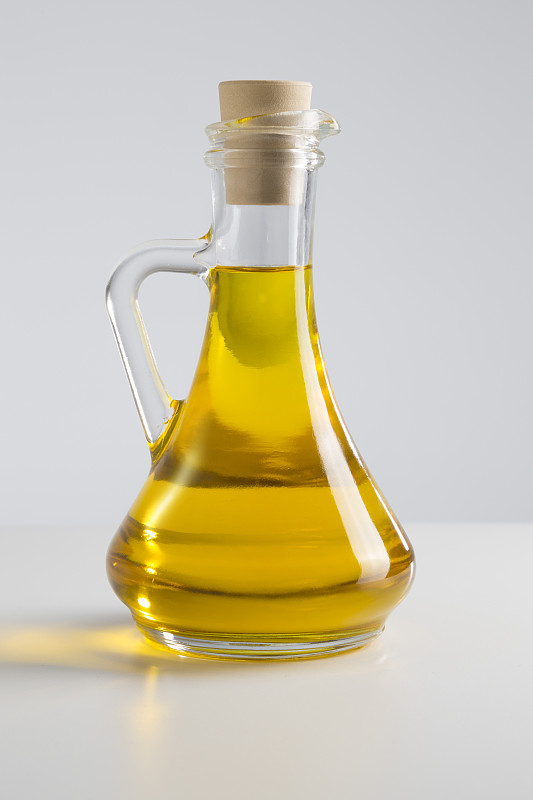 橄榄油,玉米油,调味瓶,浸泡油,垂直画幅,无人,玻璃,充满的,彩色图片,瓶子