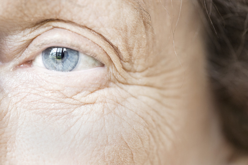 蓝色眼睛,老年女人,高贵林,皱纹,选择对焦,留白,未来,多代家庭,水平画幅,智慧