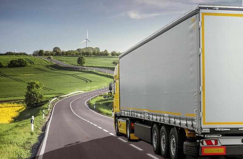 货车运输,水平画幅,沃尔沃,拖车,交通,货运,司机,户外,交通方式,货物集装箱