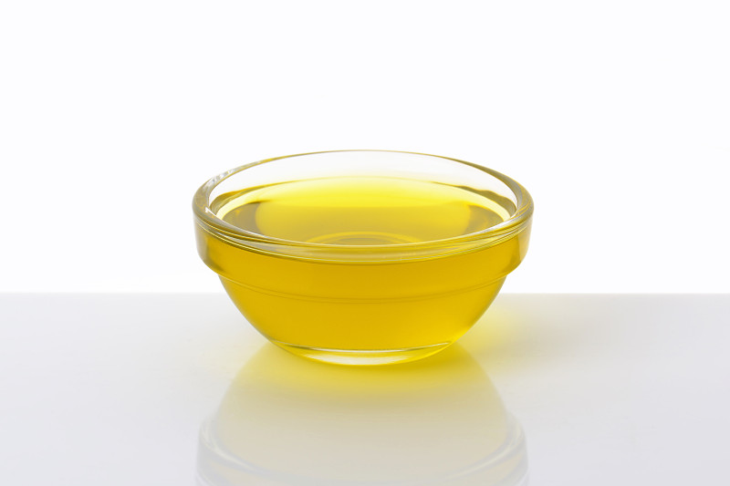 橄榄油,食用油,优质初榨橄榄油,碗,水平画幅,无人,有机食品,玻璃,白色背景,背景分离