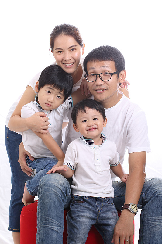 亚洲,全家福,垂直画幅,女人,快乐,父母,人,白人,母亲,2015年