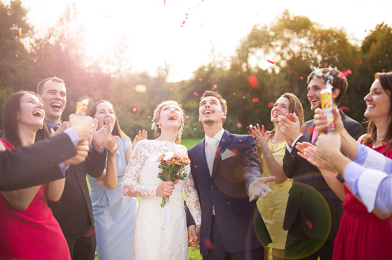 婚礼客人,新婚夫妇,游园会,套装,仅成年人,婚纱,花束,青年人,白色,魅力