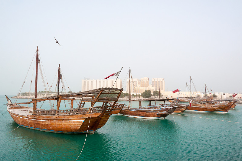 多哈,滨海路,卡塔尔,船,独桅帆船,停泊的,天空,暴风雨,客船,水平画幅