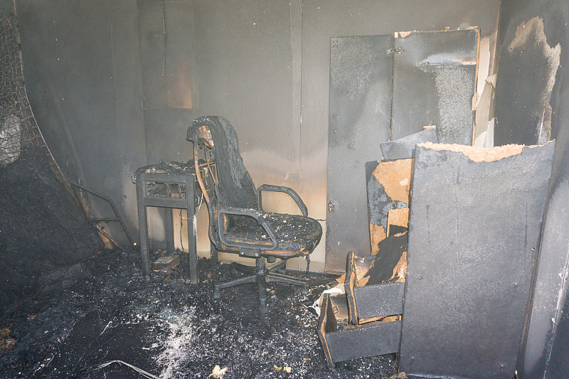 椅子,家具,住宅房间,烧毁的,纵火罪,火,烟,过分地消耗精力,地狱火,灰