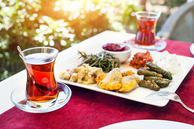 希腊下酒菜,土耳其,茶,餐馆,葡萄叶包米卷,拉茶,素食,开胃品,旅行者,自由