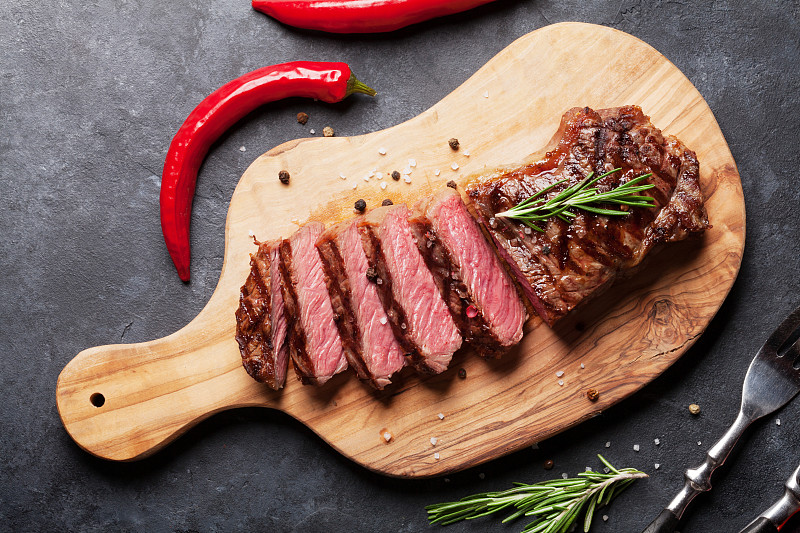 牛排,格子烤肉,西冷牛排,牛肉,嫩里脊排,烤牛肉,肋骨,水平画幅,高视角,无人