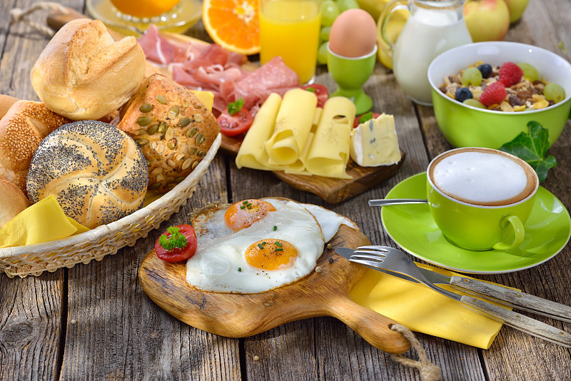 早餐,煎蛋,什锦烤燕麦片,水平画幅,无人,巨大的,膳食,早晨,果汁,夏天