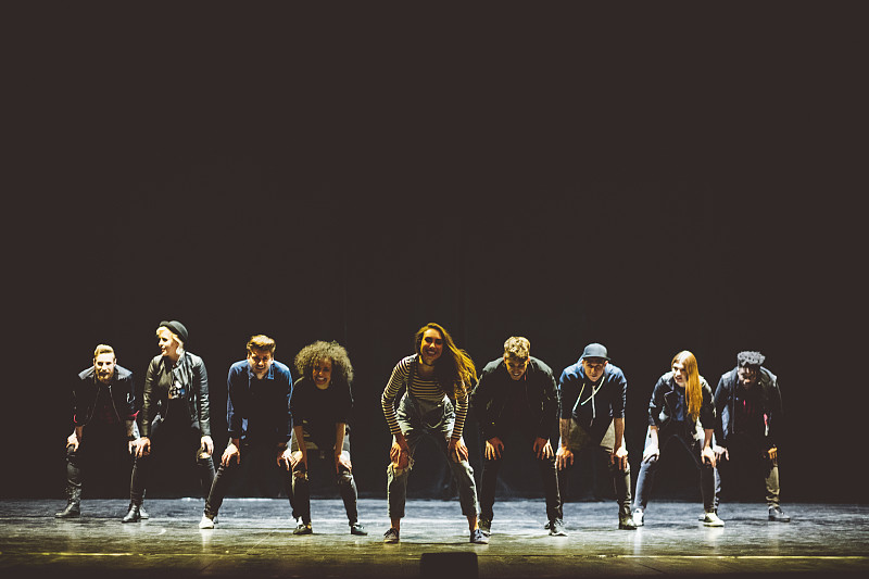 舞台,舞者,人群,青年人,演员,剧院,戏剧表演,表演艺术活动,表演者,舞蹈