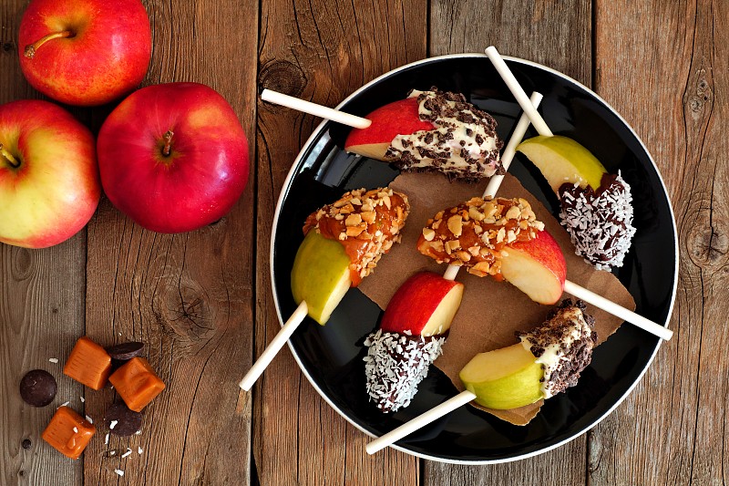 巧克力涂层,盘子,苹果,切片食物,焦糖,在上面,褐色,水平画幅,高视角,无人