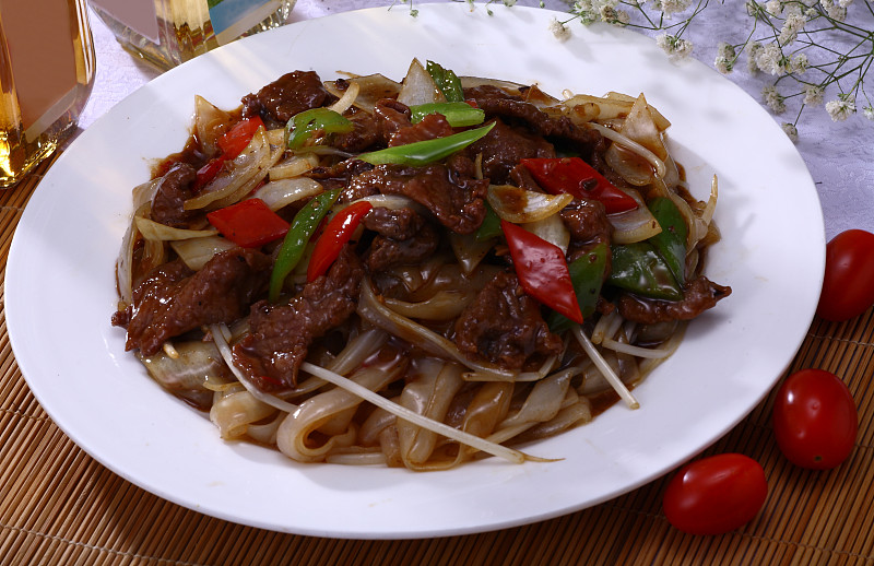 Fried,beef,and,pepper,on,flat,rice,noodle,(豉椒牛河)