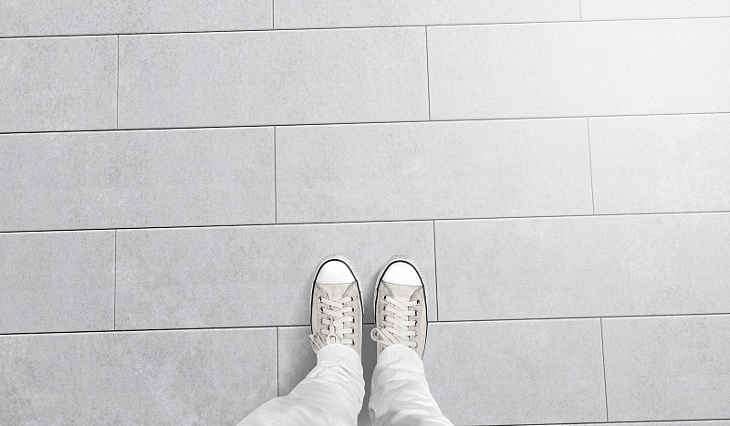 足,一个人,空白的,室内地面,地板,平跟鞋,砖地,一对,正上方视角,瓷砖