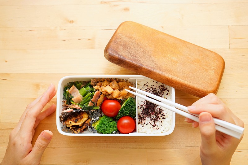 午餐盒,收容所,便当盒,盒装午餐,午休时间,做一个三明治,健康食物,日本,自制的