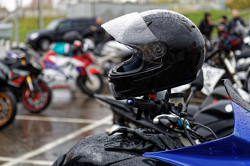 摩托车,运动头盔,手把,安全帽,飙摩托车者,雨,摩托车越野赛,舵,摩托车比赛,湿