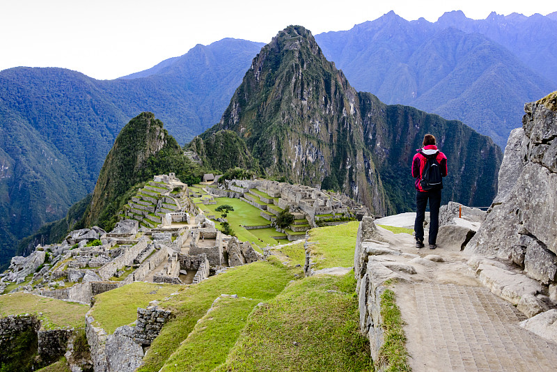 马丘比丘,女人,从上面看过去,印加人足迹到马丘比丘,南美,乌鲁班巴河谷,秘鲁,瓦依纳皮丘山,旅行者,印加人文明
