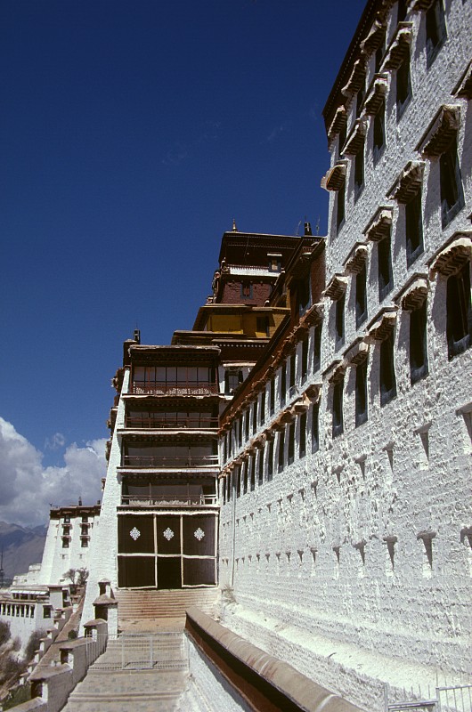 Potala,Palace,(布达拉宫),located,in,Lhasa,,Tibet