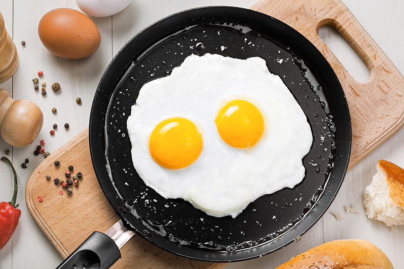 煎蛋,早餐,胆固醇,蛋黄,轻的,餐具,水平画幅,素食,胡椒,膳食