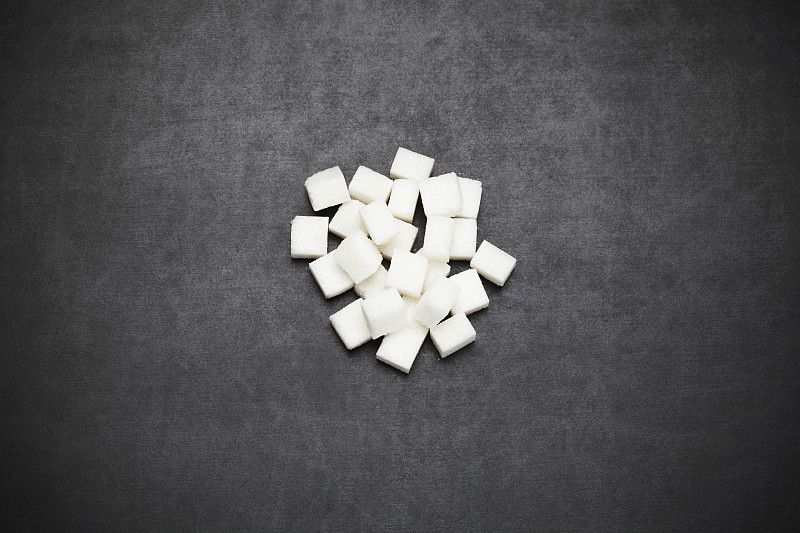 糖,立方体,碳水化合物,立方体形状,不健康食物,黑板,正上方视角,留白,饮食,水平画幅