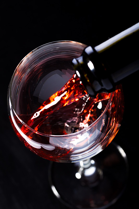 酒瓶,葡萄酒杯,简单,黑色背景,卡百内葡萄,水晶玻璃器皿,冰晶,红葡萄酒,婴儿奶瓶,波尔多