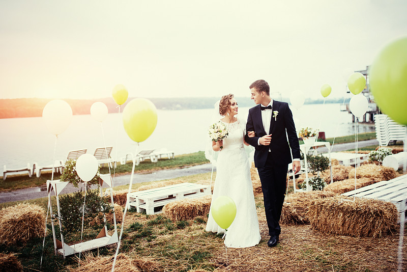 新娘,婚礼,金色头发,伴侣,青年人,自然美,水,休闲活动,气球,旅行者