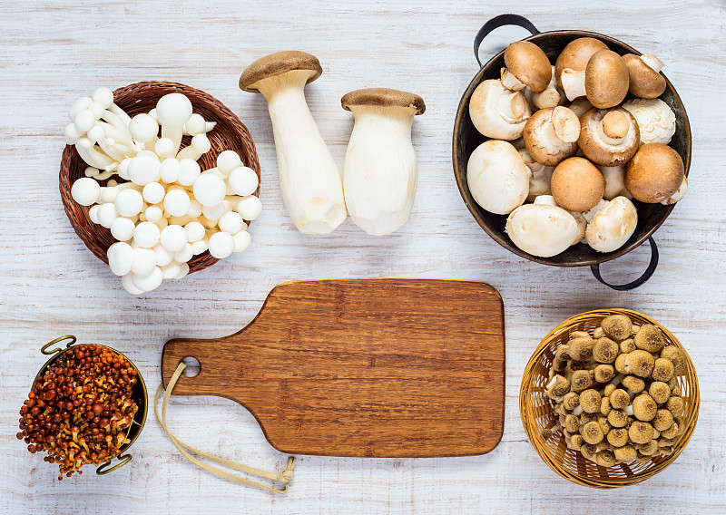 蘑菇,视角,与众不同,水平画幅,罗马尼亚,正上方视角,生食,姬菇,篮子,金针菇