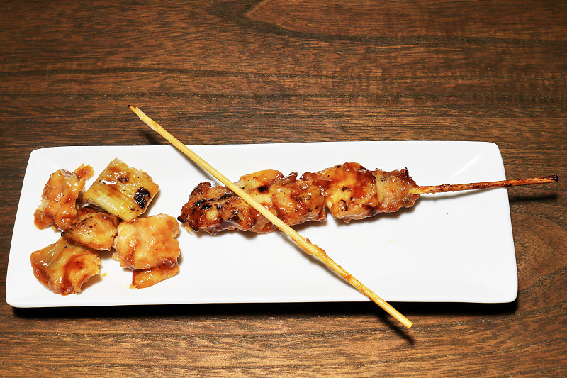 日式烧鸡,串肉签,酒屋,开领,日本料理,水平画幅,日本,鸟类,准备食物,鸡肉