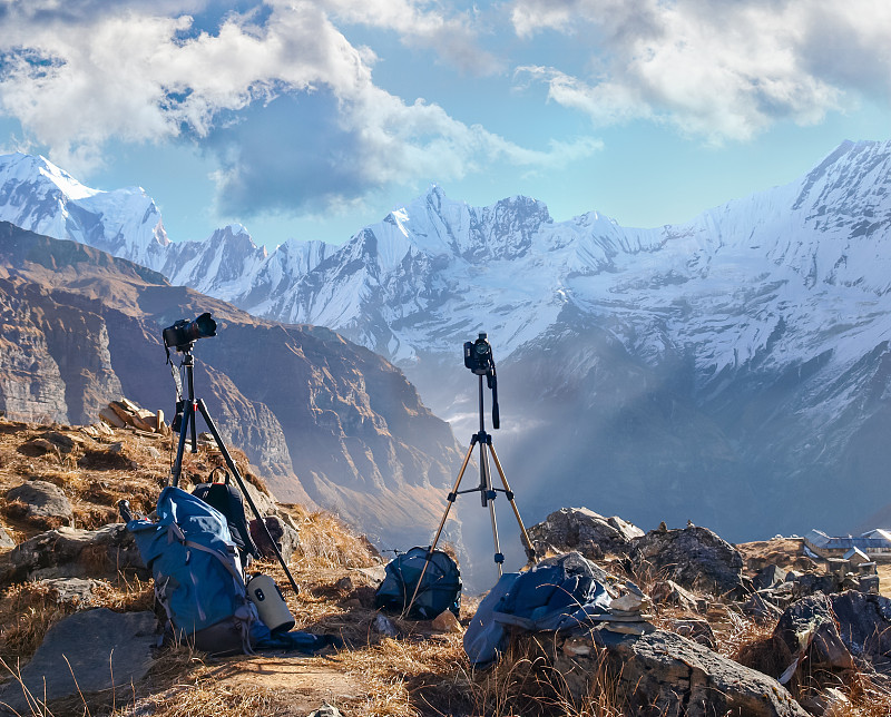 三脚架,山脉,相机,沟壑,两只动物,尼泊尔,谷边,孤峰群,环境,云