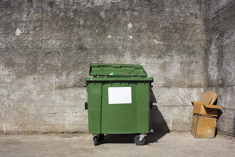被抛弃的,垃圾桶,绿色,混凝土墙,寂寞,垃圾,水平画幅,墙,无人,古老的