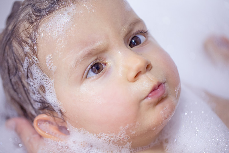 浴盆,女婴,婴儿浴盆,仅一名女婴,婴儿期,仅女婴,肥皂泡,香波,水,美