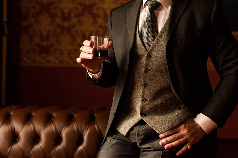 威士忌,高雅,玻璃杯,拿着,手,新郎,苏格兰威士忌,波旁威士忌,男人,套装