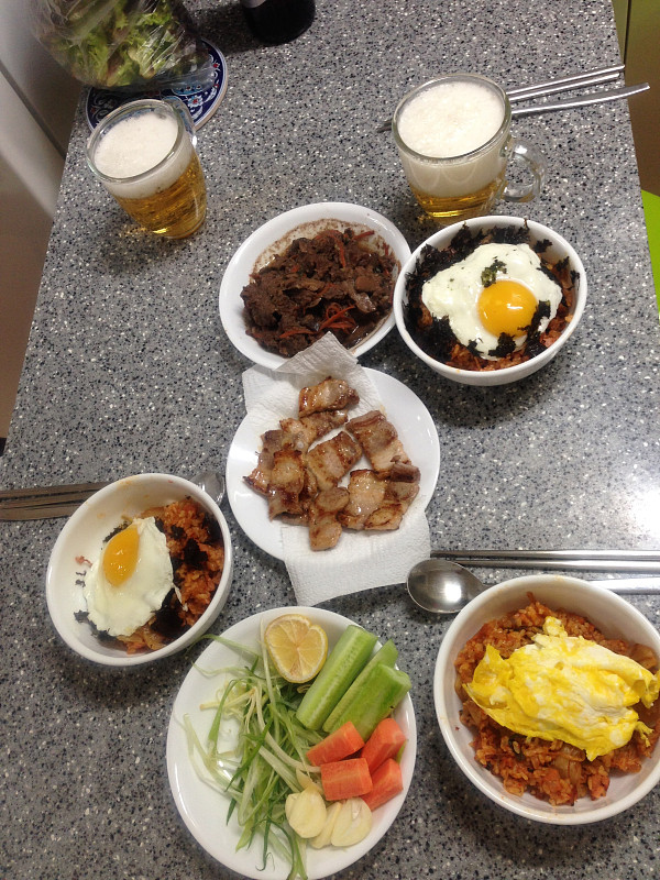 晚餐,五花肉,韩国泡菜,垂直画幅,胡萝卜,无人,韩国食物,啤酒,韩国,莴苣