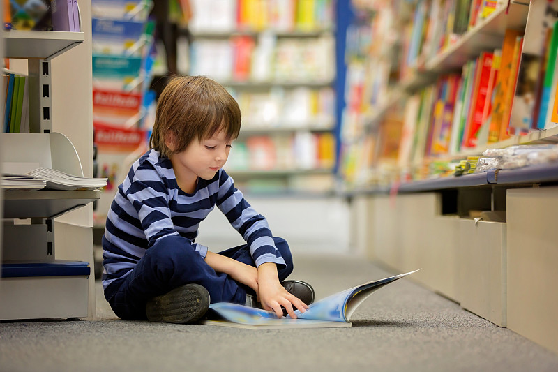 书店,男孩,书,儿童,可爱的,小的,学龄前儿童,儿童教育,书架,学校