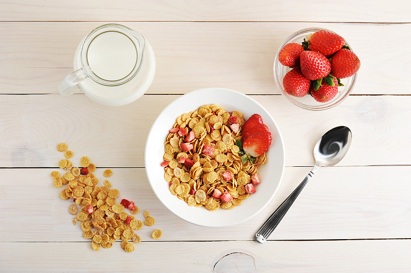 牛奶,早餐,玉米片,草莓,谷类,碗,什锦烤燕麦片,干的,风景